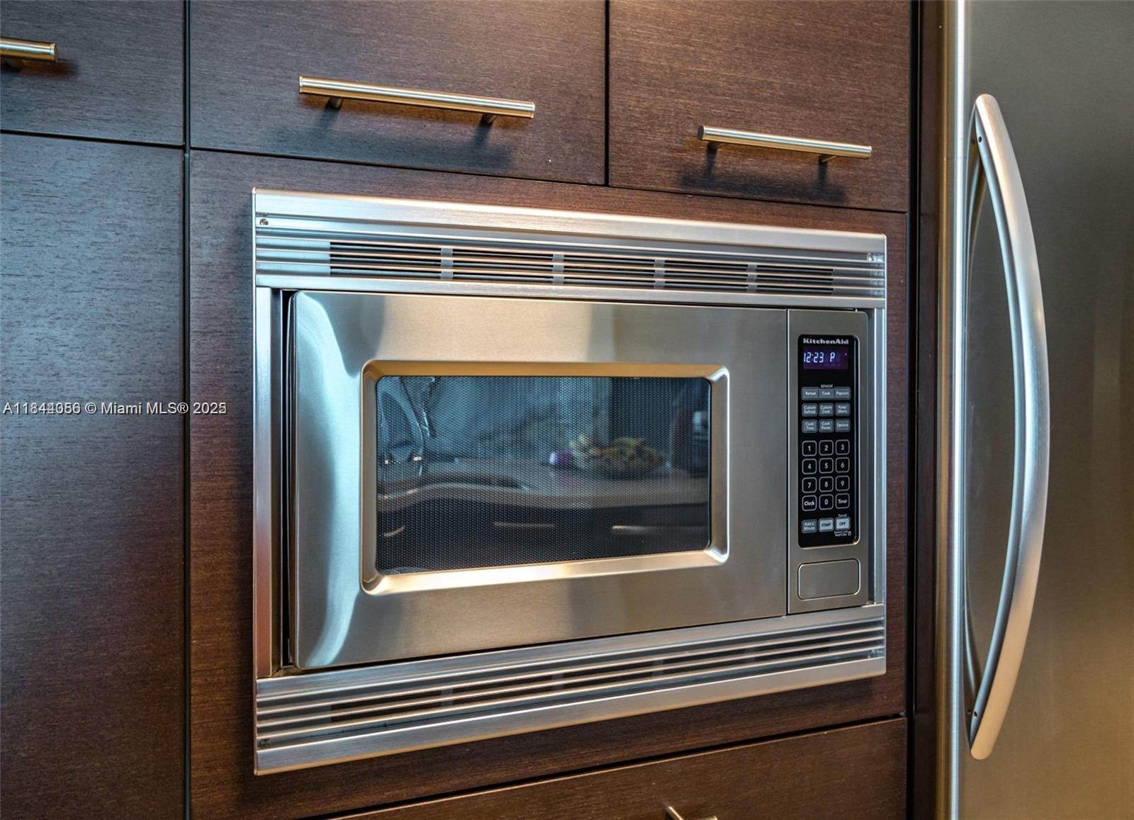 ST TROPEZ ON THE BAY III - Residential