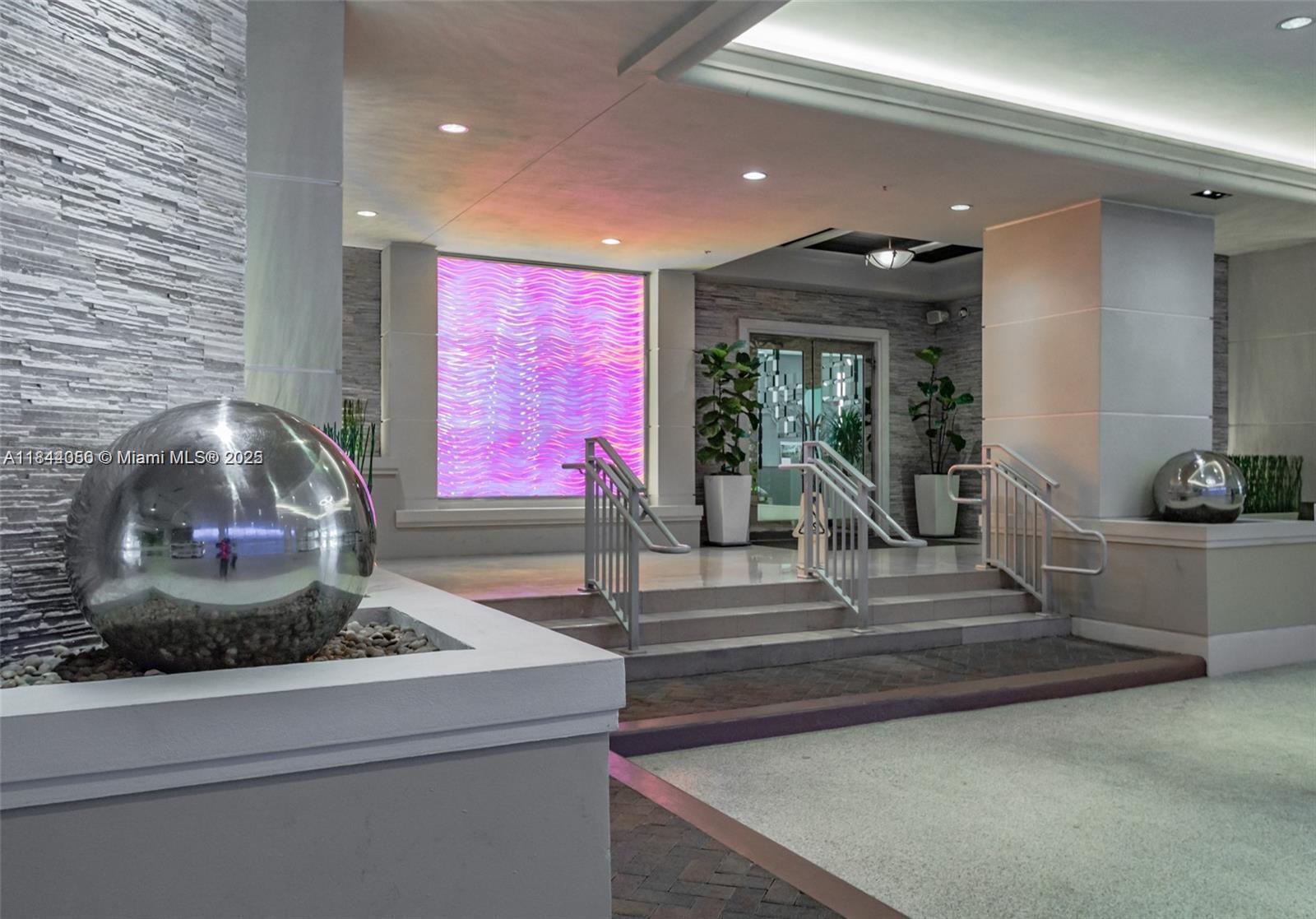 ST TROPEZ ON THE BAY III - Residential