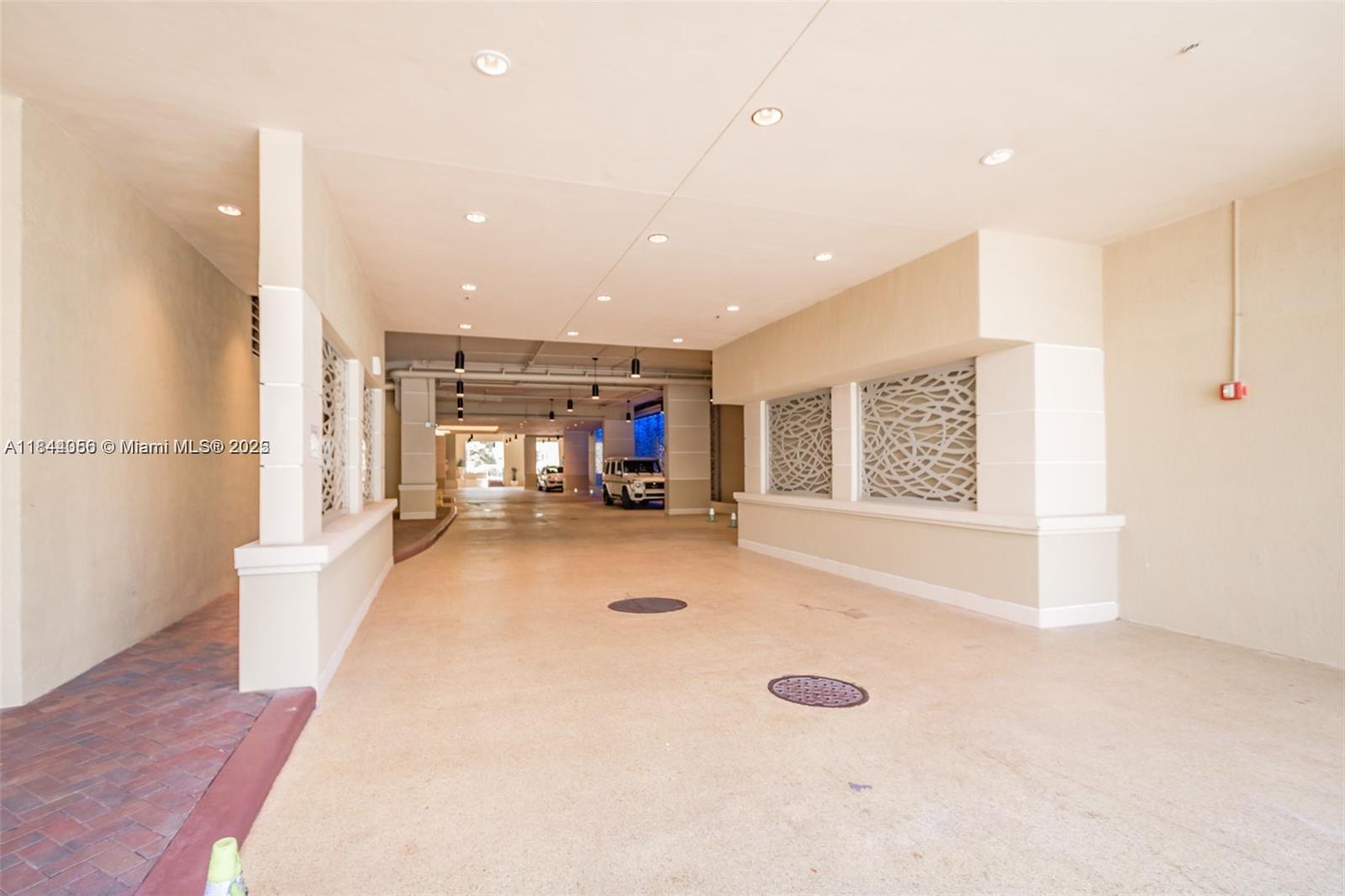 ST TROPEZ ON THE BAY III - Residential