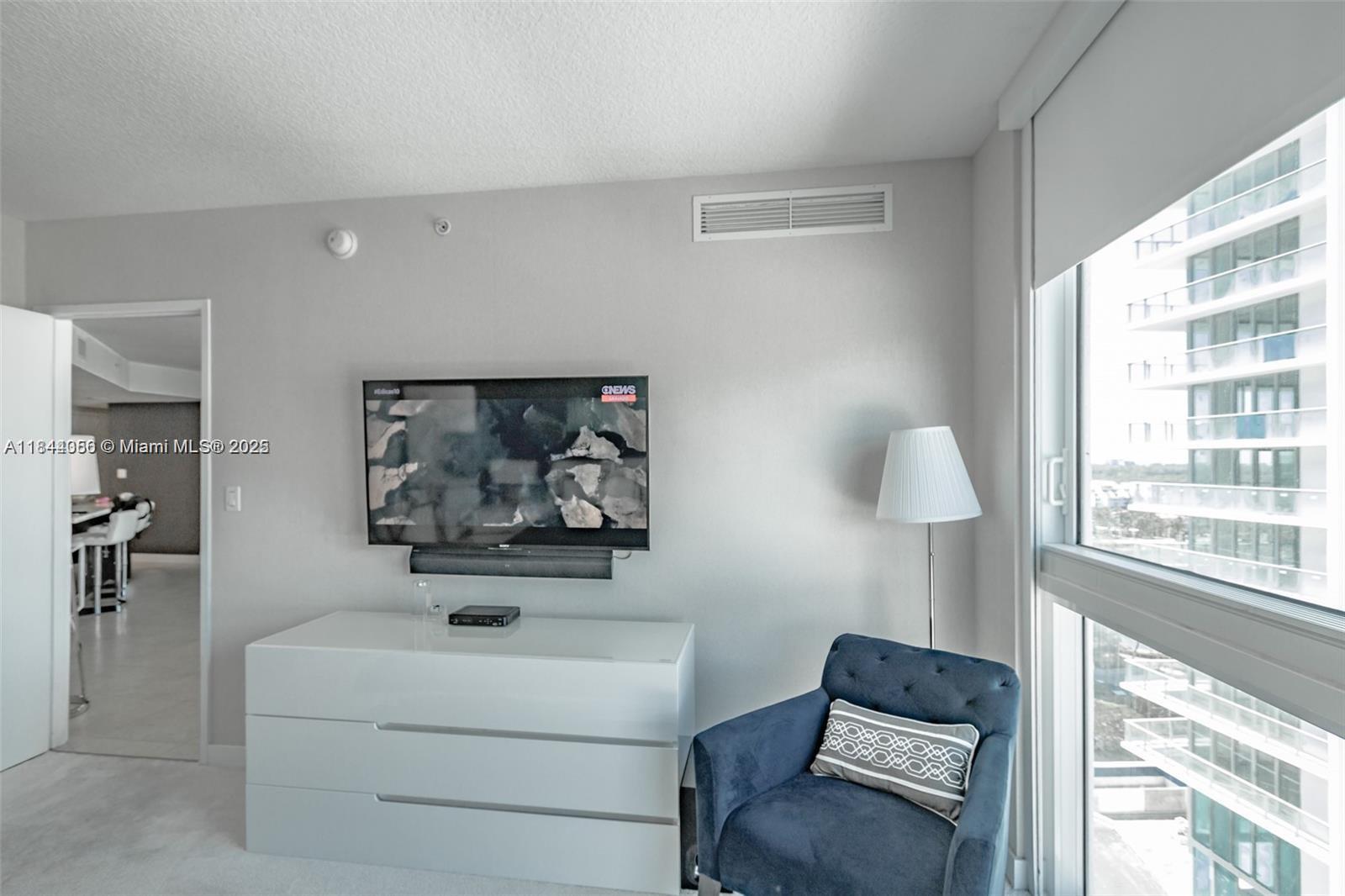 ST TROPEZ ON THE BAY III - Residential