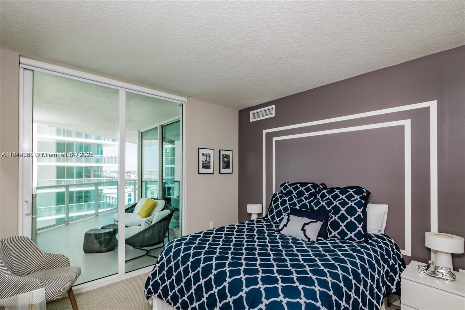 ST TROPEZ ON THE BAY III - Residential