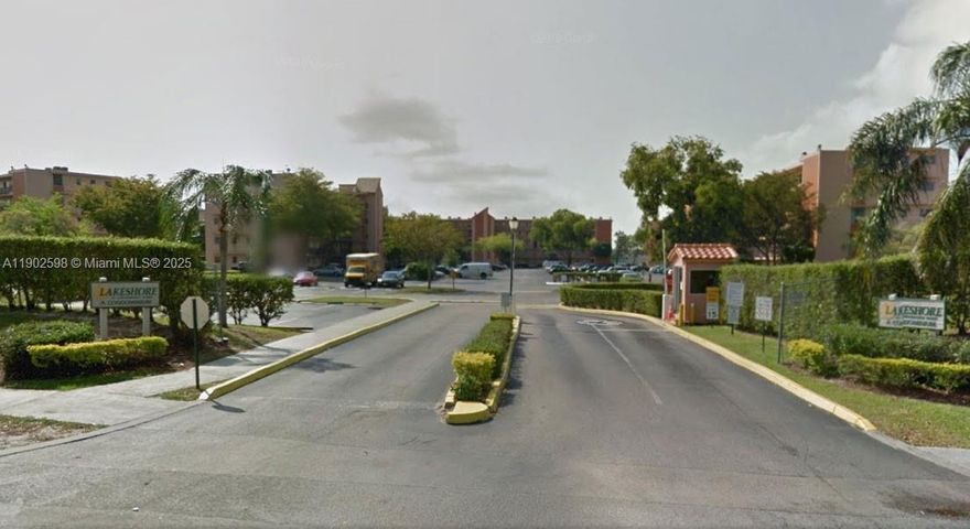 Ready to move in. Washer and dryer inside the unit. All tiled floors. Community pool. Plenty of parking. Gated community, 24/7 security at gate Close to mayor highways, to the Turnpike, shopping and schools. Fast move in. Easy to show. FAST APPORVAL (under 5 days)