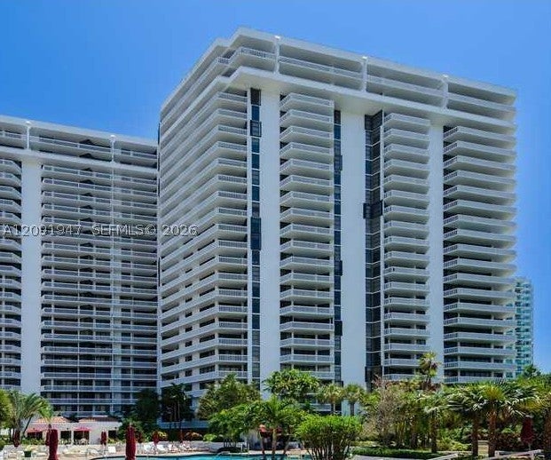 20281 E Country Club Dr 1105
