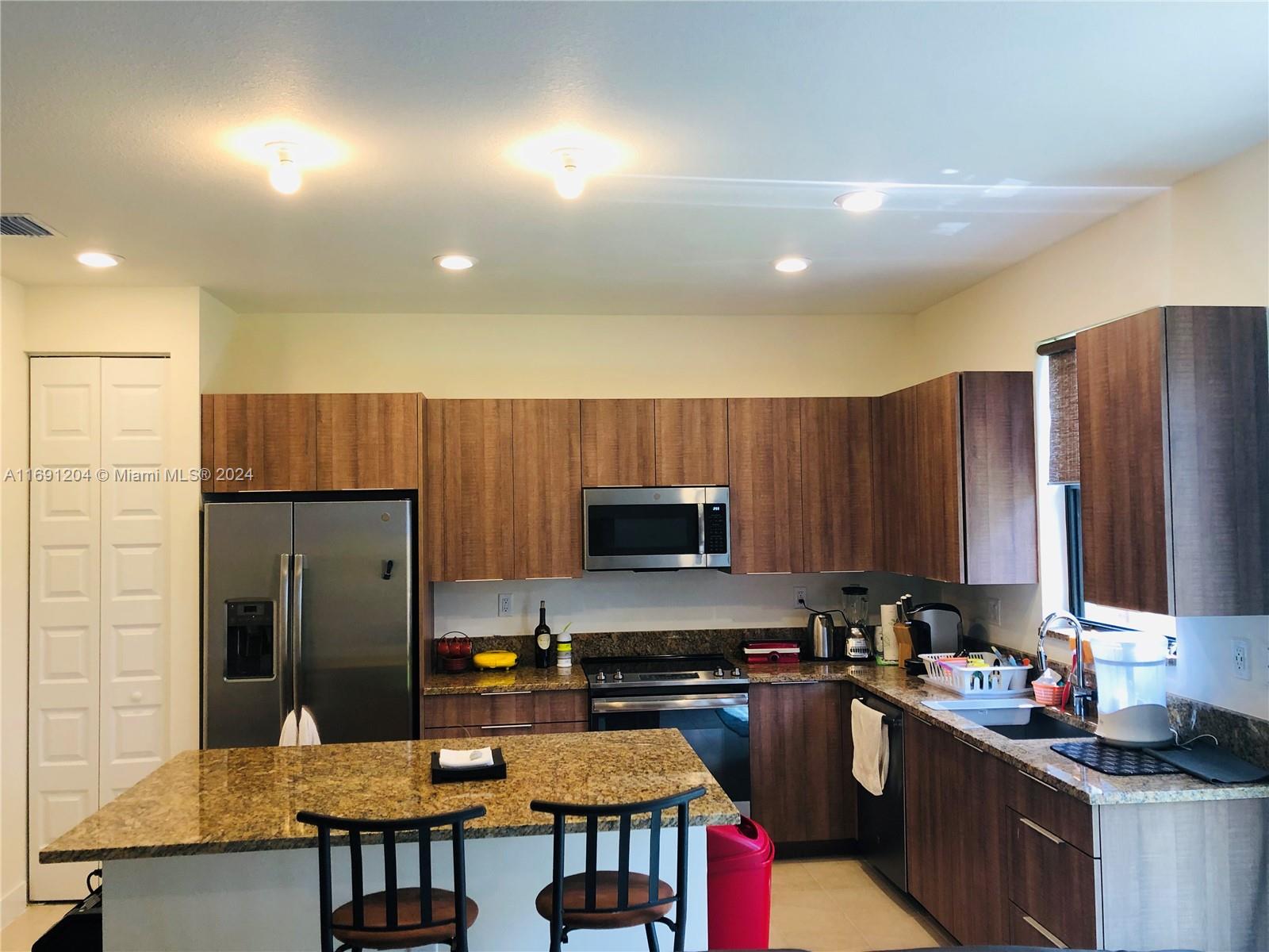 GRAND BAY SOUTH TOWNHOMES - Residential