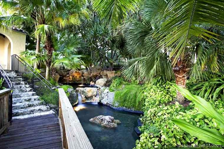 SANTA MARIA CONDO - Residential