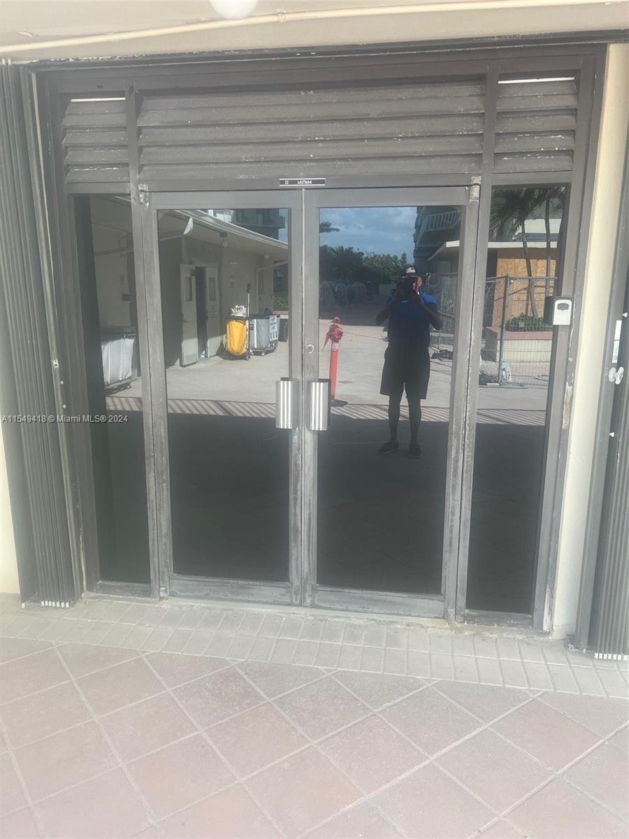 9801 Collins Ave CAB32
