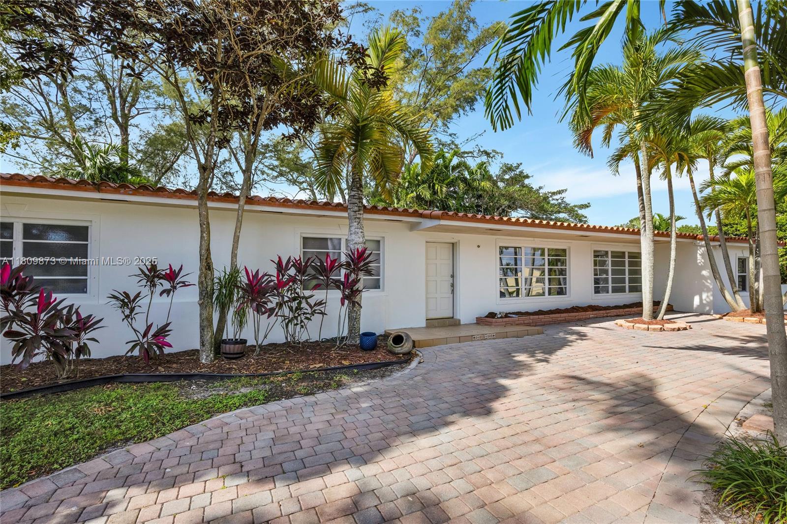 Rental Property at 6200 Sw 63rd Ave, South Miami, Miami-Dade County, Florida - Bedrooms: 4 
Bathrooms: 3  - $4,800 MO.