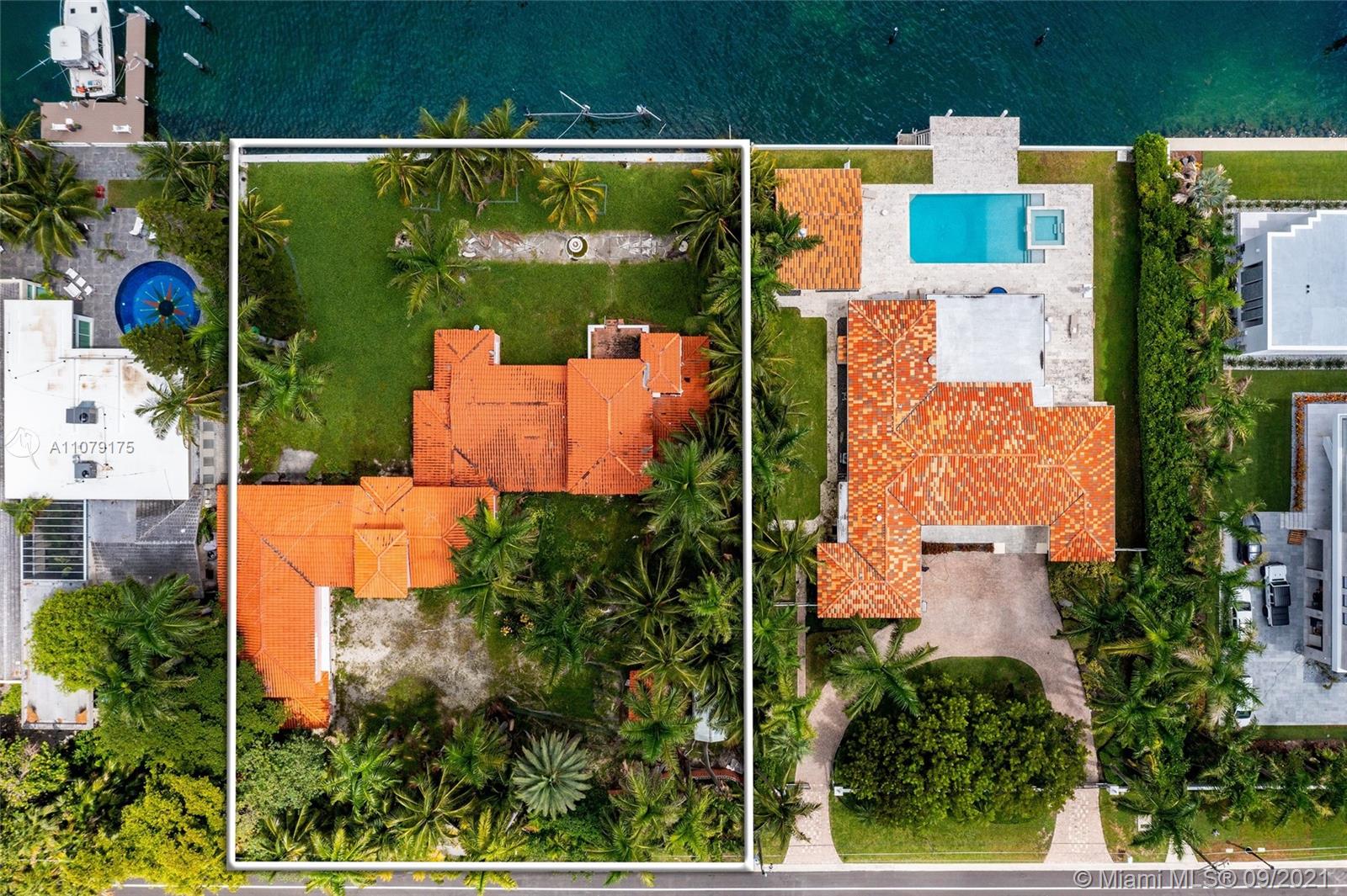 HIBISCUS ISLAND - Land