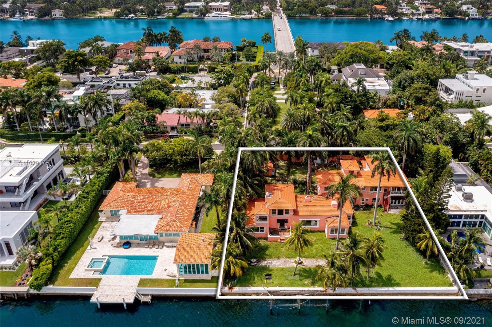 HIBISCUS ISLAND - Land