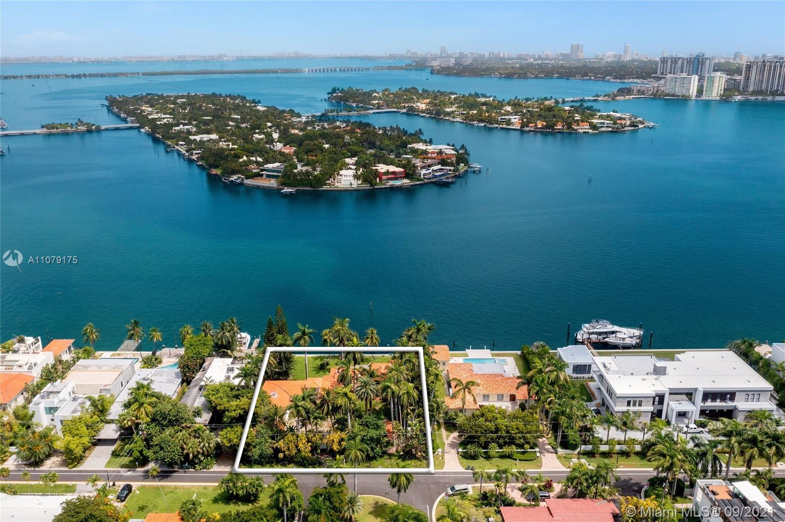 HIBISCUS ISLAND - Land