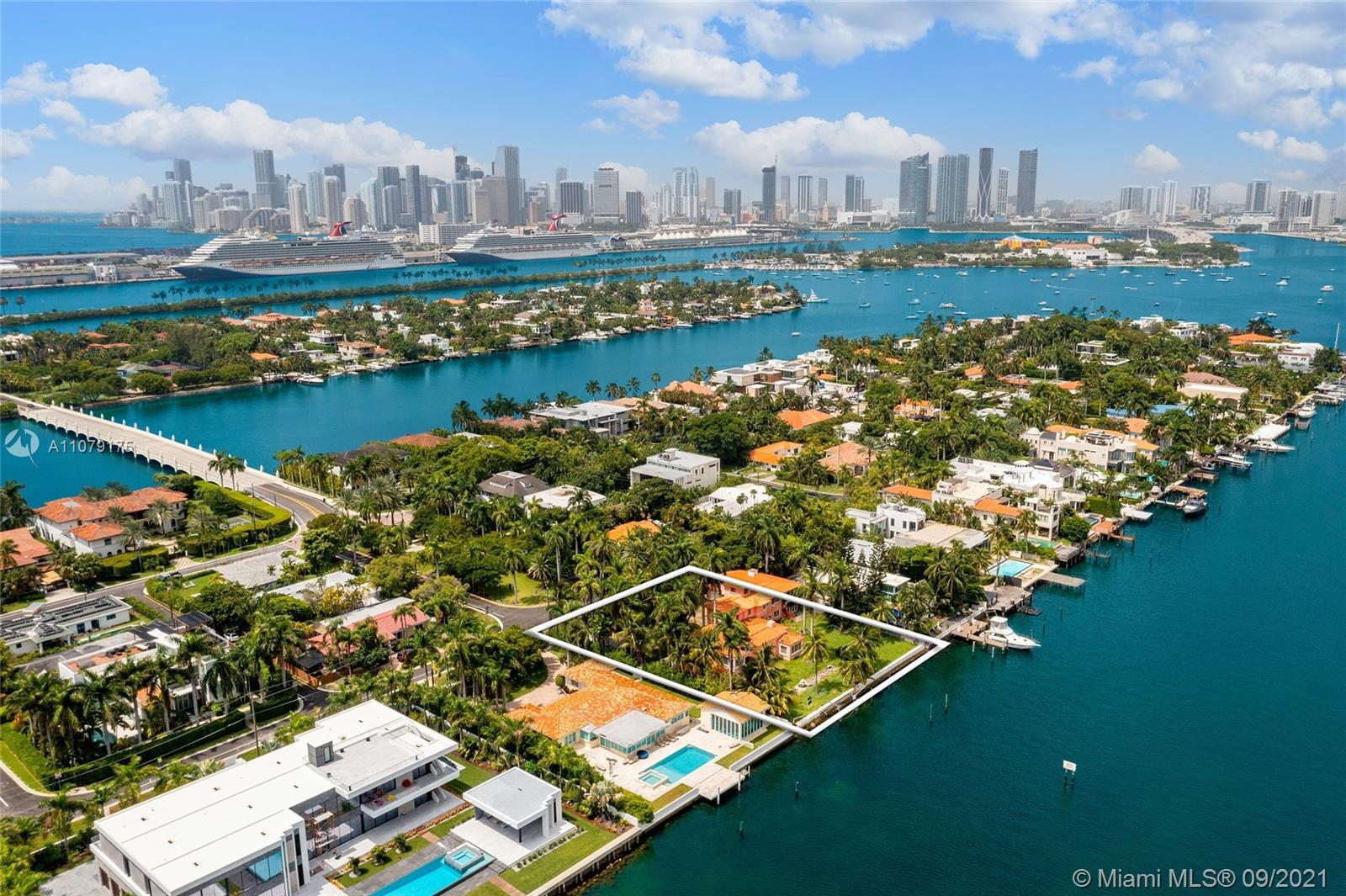 HIBISCUS ISLAND - Land