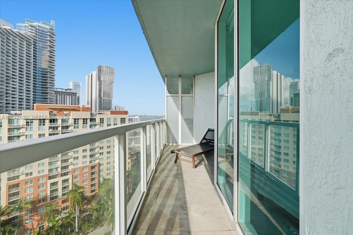 QUANTUM ON THE BAY CONDO - Residential