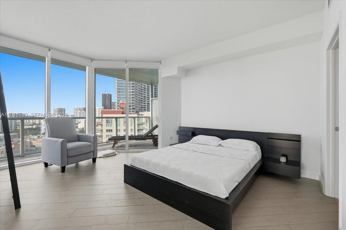 QUANTUM ON THE BAY CONDO - Residential