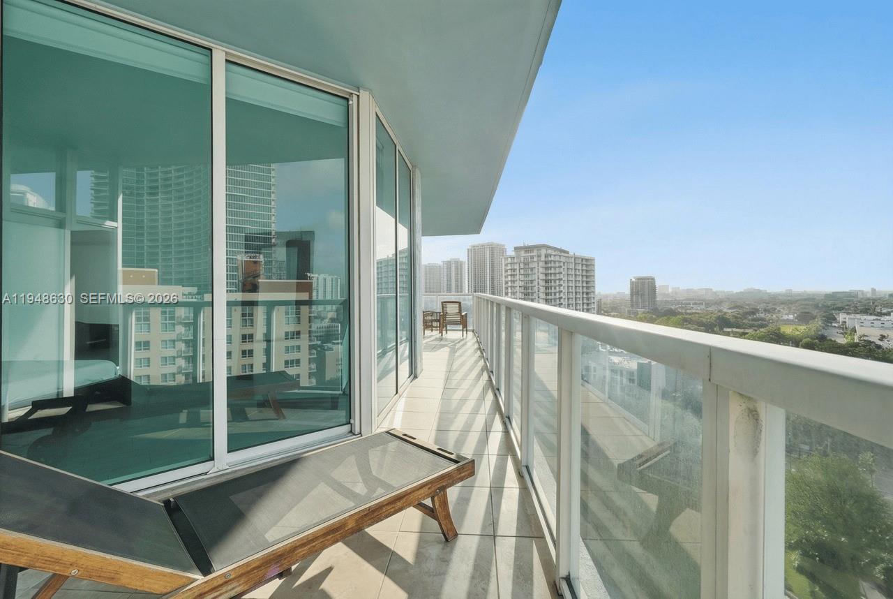 QUANTUM ON THE BAY CONDO - Residential