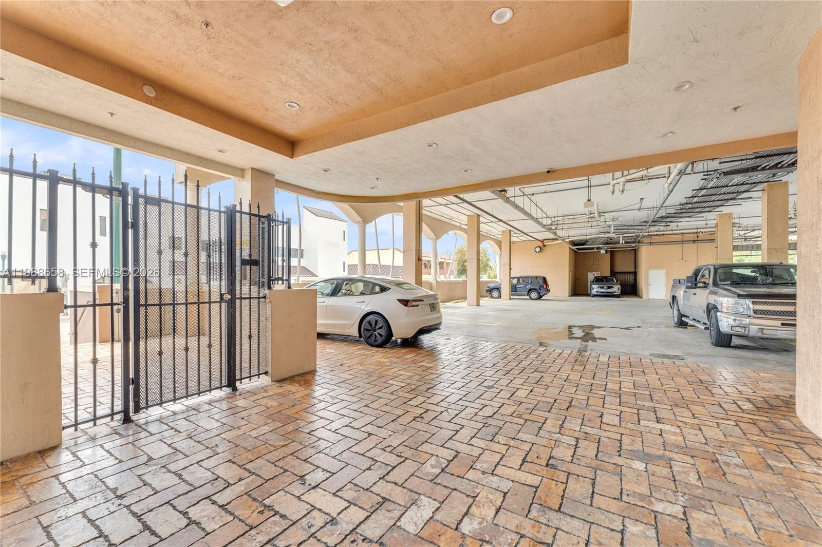 GRANADA GRAND CONDO - Residential