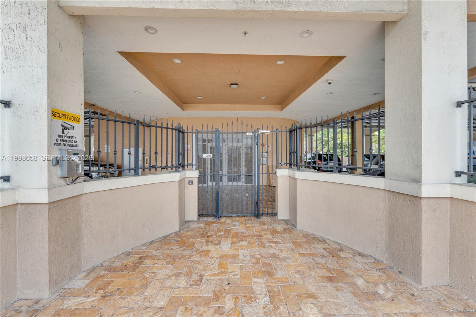 GRANADA GRAND CONDO - Residential