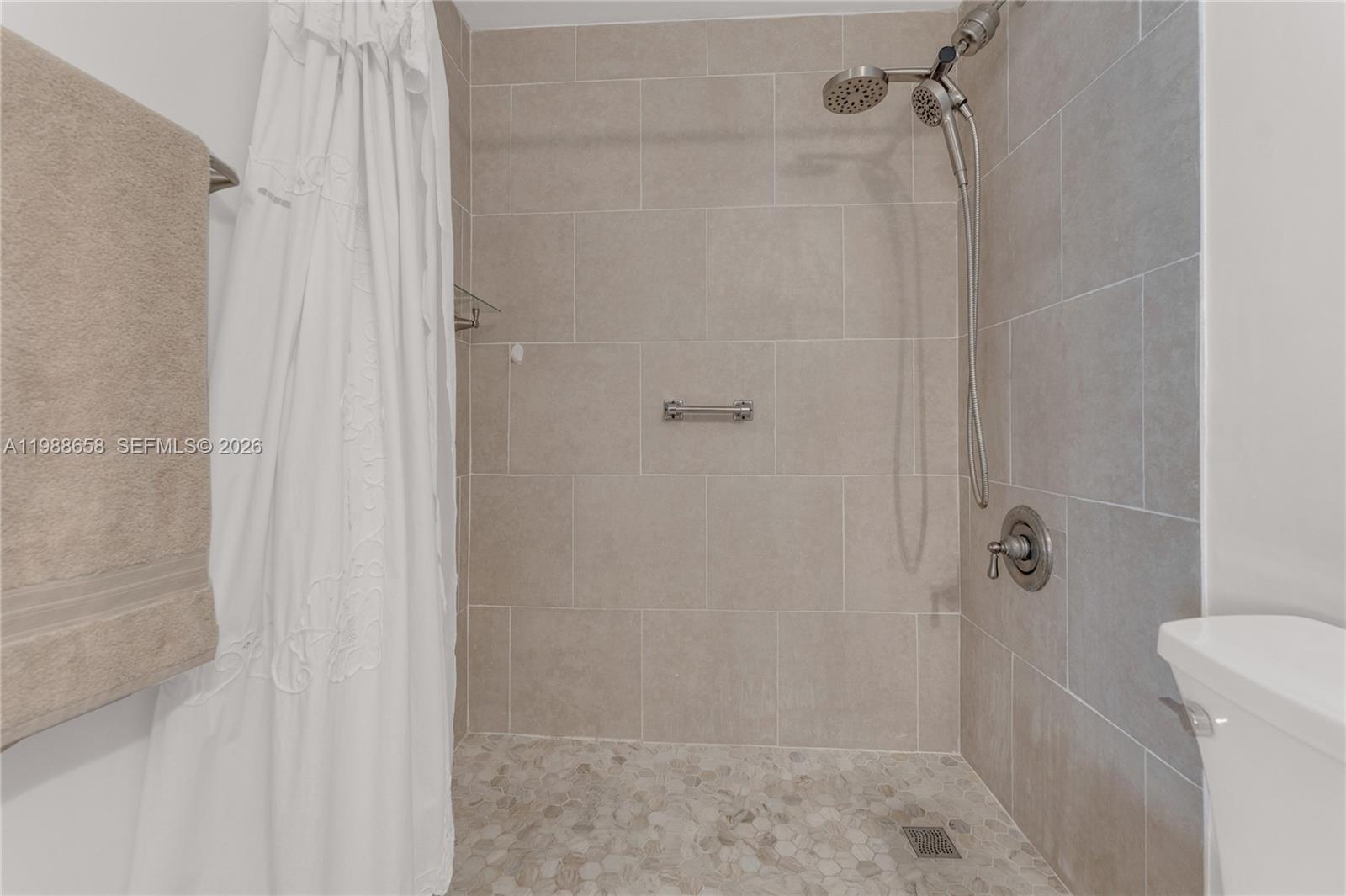 GRANADA GRAND CONDO - Residential