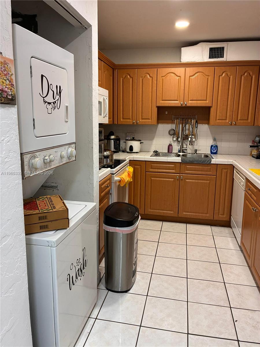 LOS ARBOLES CONDO - Residential