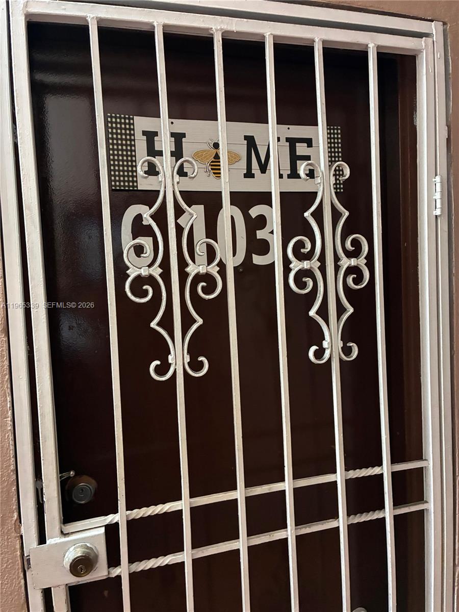 LOS ARBOLES CONDO - Residential