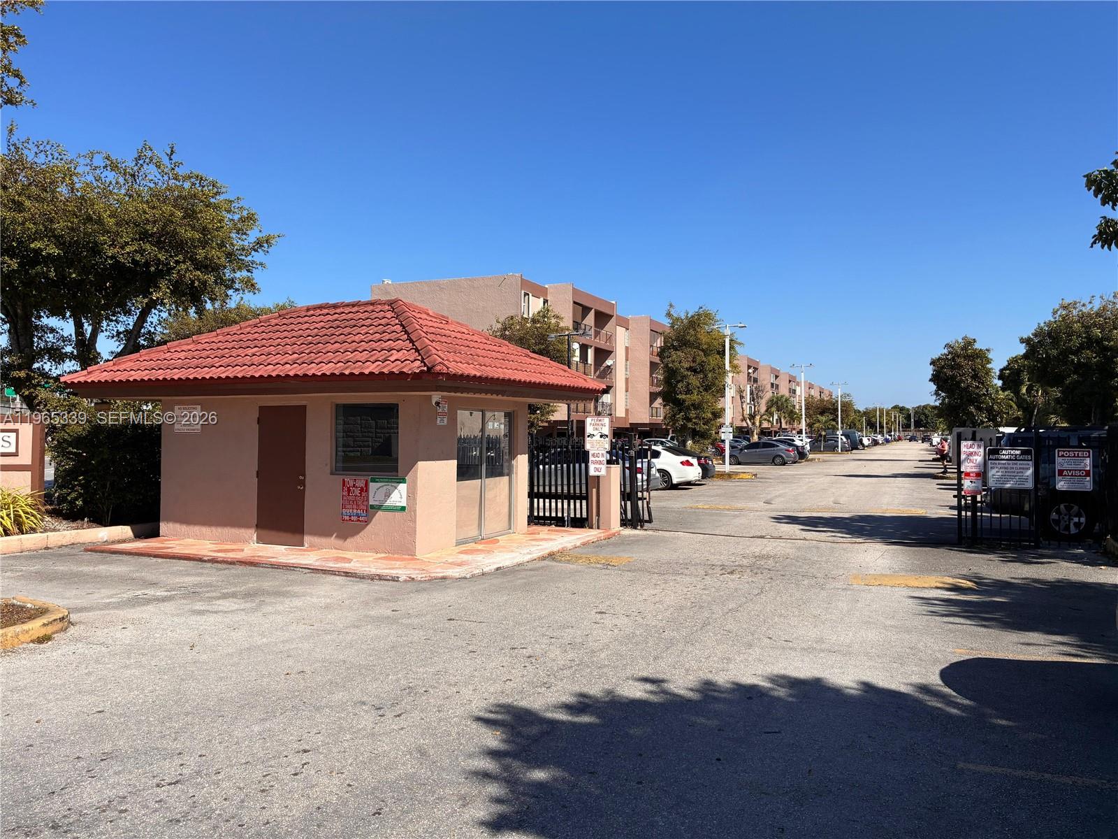 LOS ARBOLES CONDO - Residential