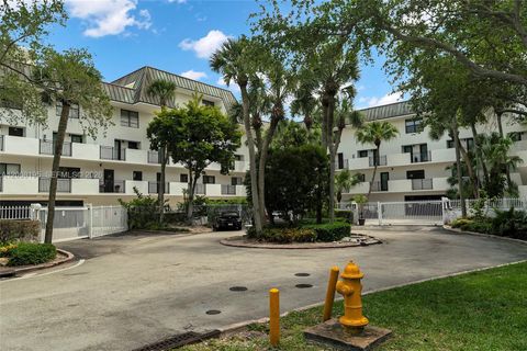 6901 Edgewater Dr 318 Coral Gables FL 33133