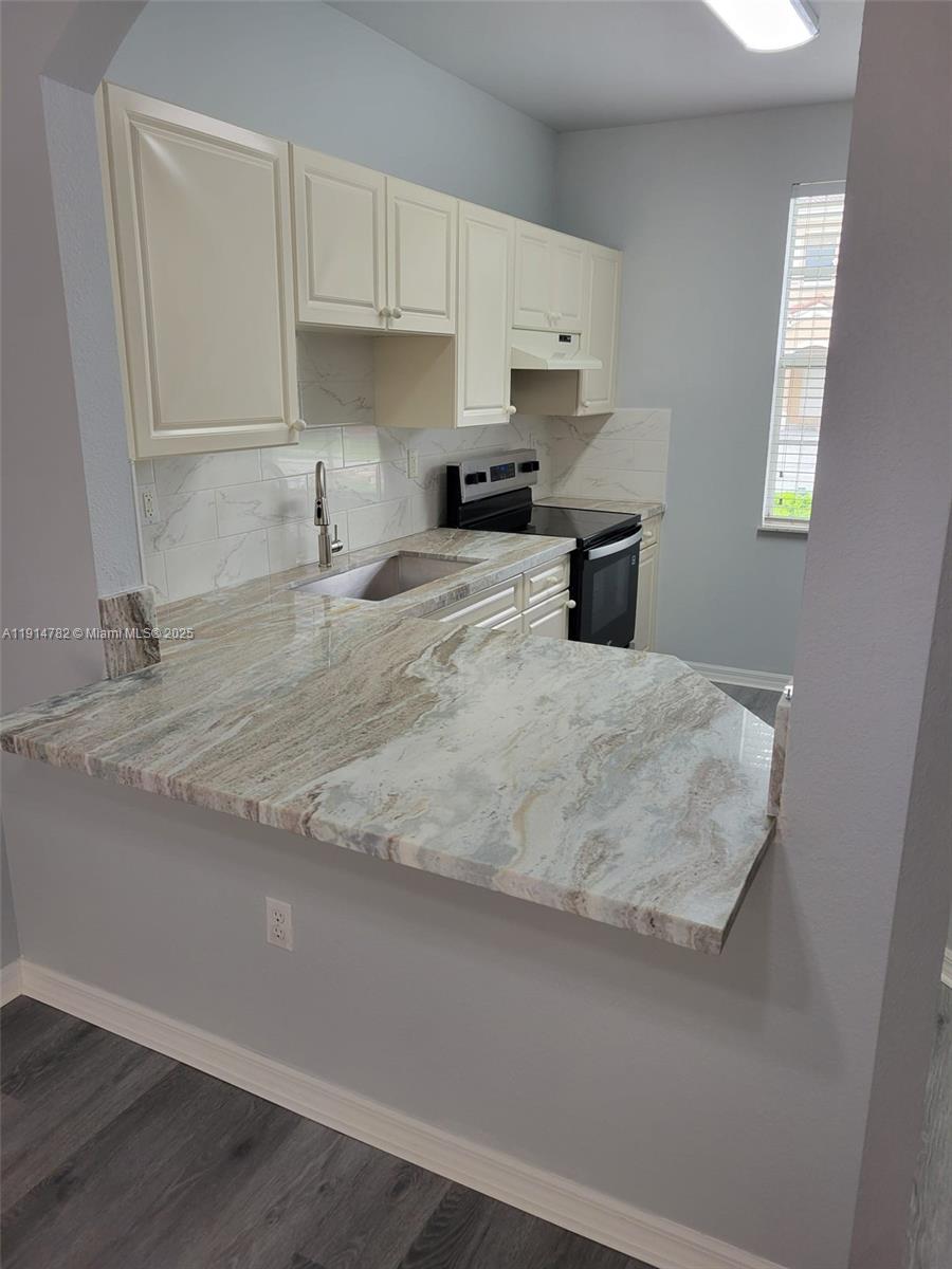 CASA DEL SUR - Residential Lease