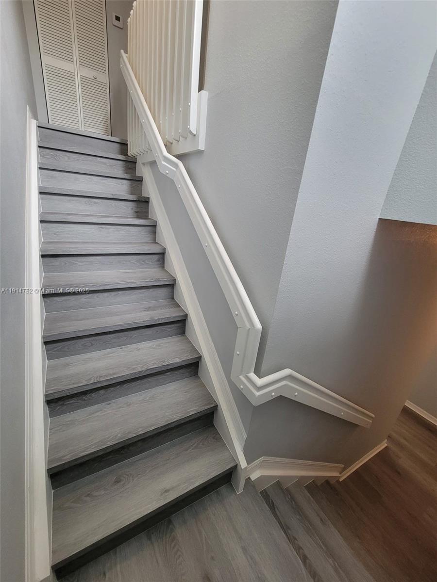 CASA DEL SUR - Residential Lease