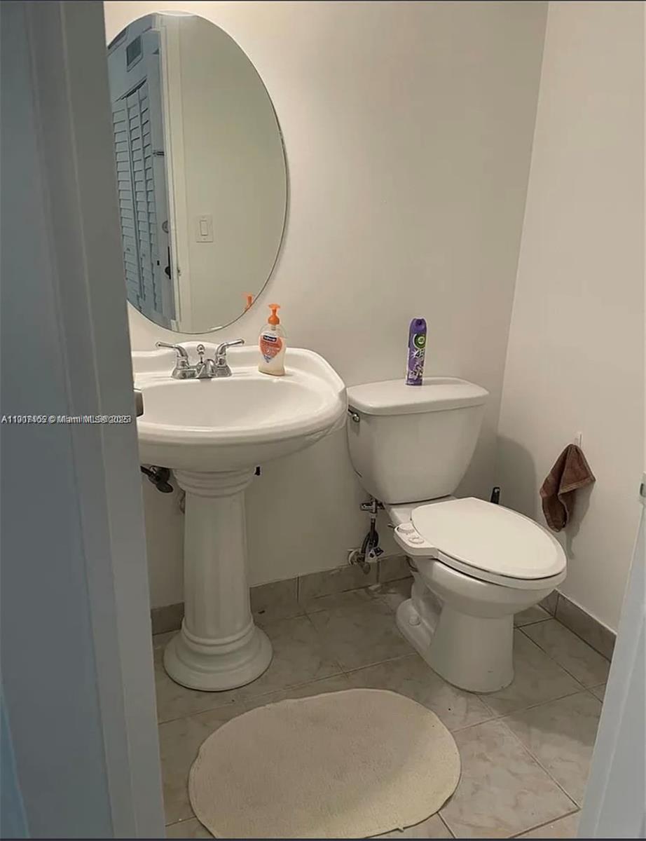 PLAZA OF AMERICAS CONDO P - Residential Lease