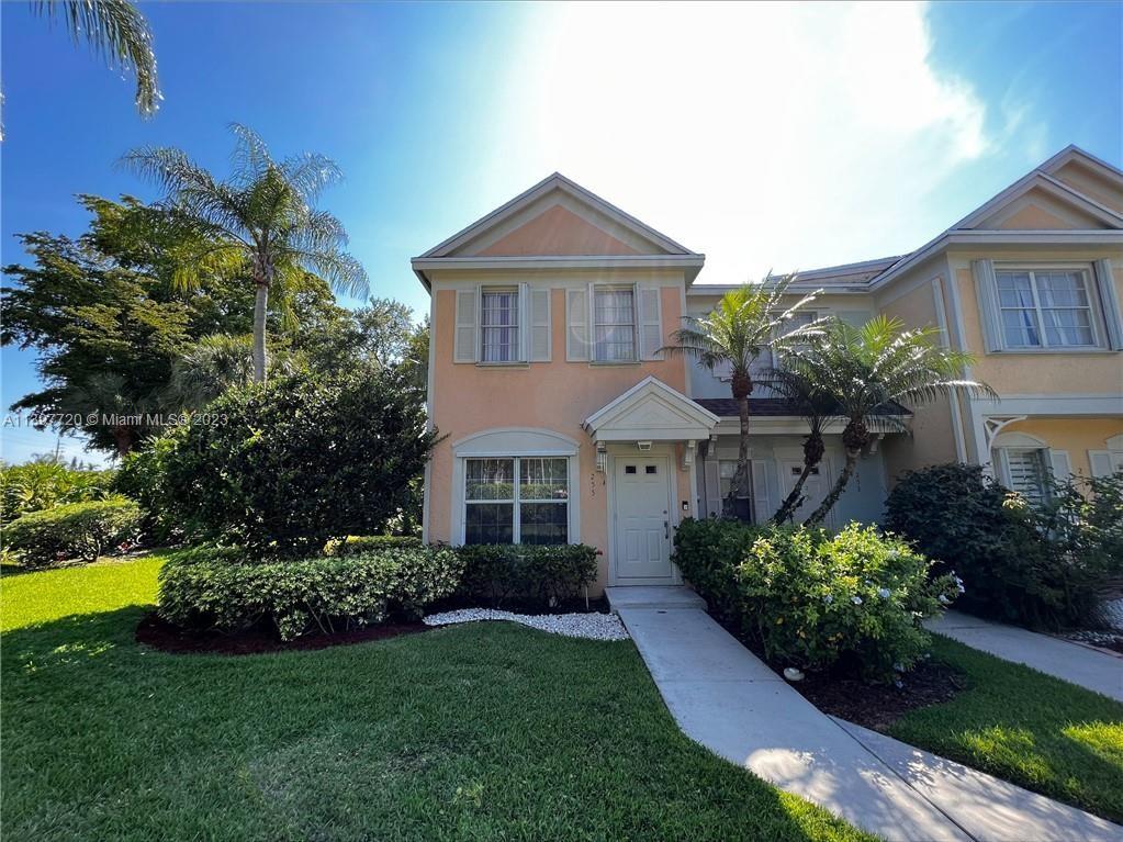 Beautiful 2/1.5 Corner Coconuts Townhouse. This townhouse without association is clean and on Bonaventure Blvd and backs up to mult-million dollar homes. All new appliances, paint and many updates. Both bedrooms are upstairs with a master bath to share. Located in the heart of Weston. This townhouse just completed having new roofs installed. Mandatory Bonaventure Club membership provides pools, gyms, work out faculty and meeting place for $315 a year. This wont last long!!!