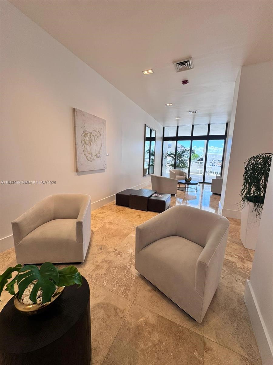 QUADOMAIN TOWER I AND IV - Residential Lease