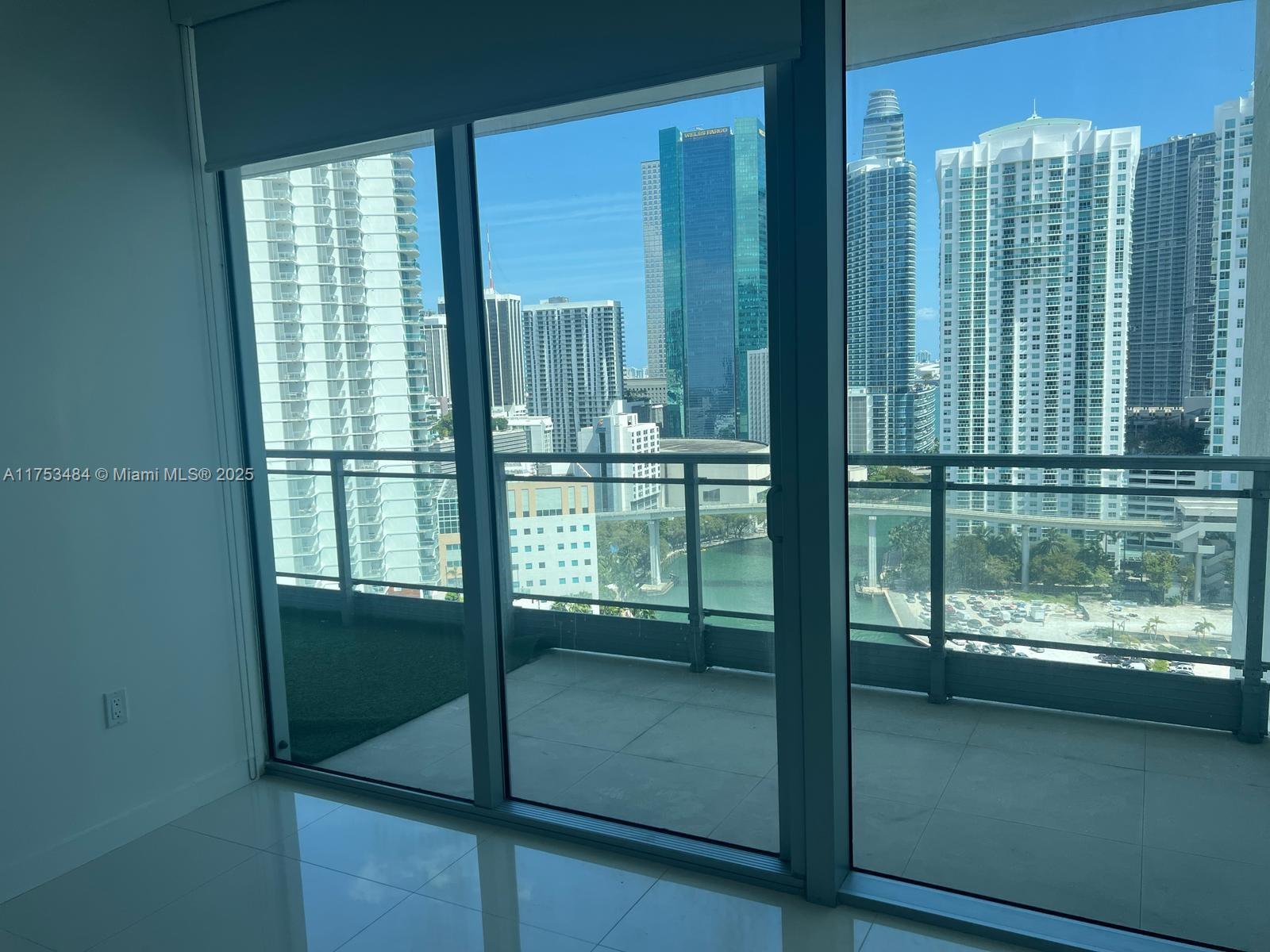 MINT CONDO - Residential