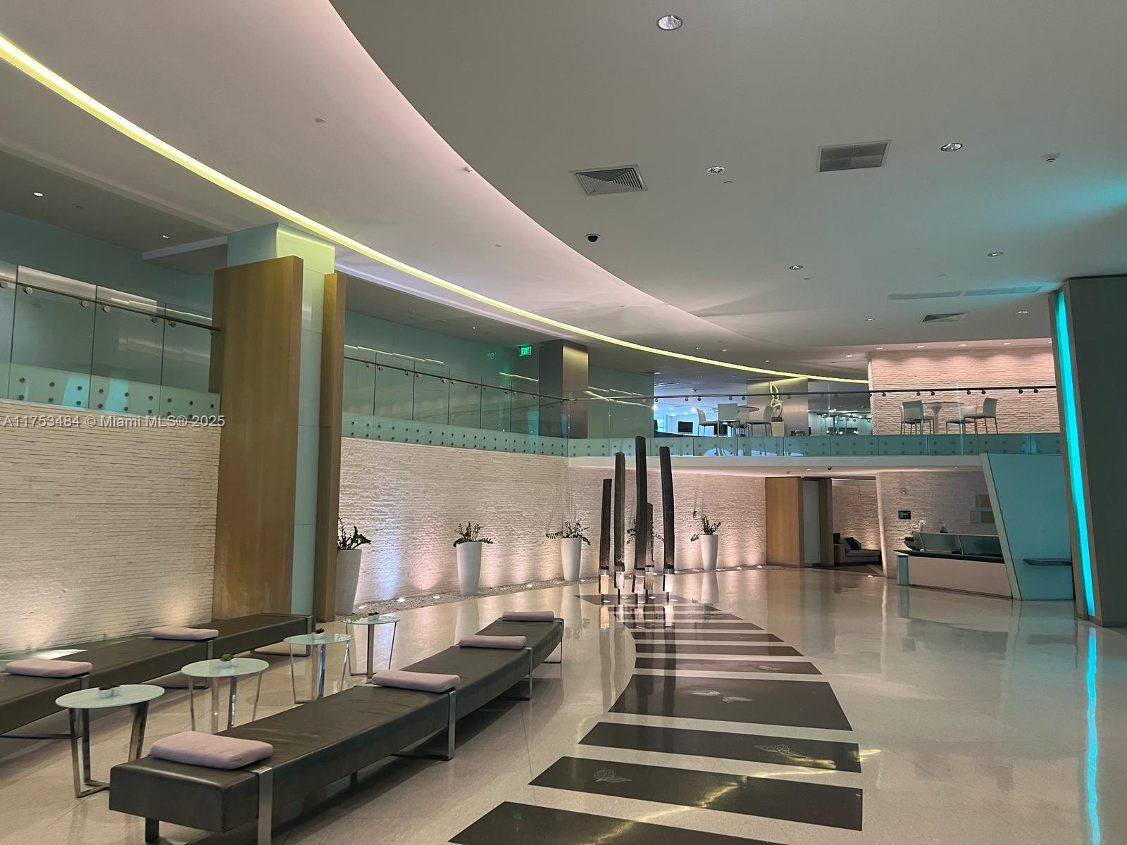 MINT CONDO - Residential