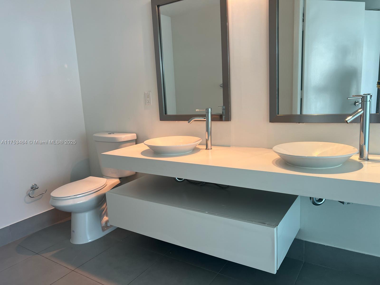 MINT CONDO - Residential