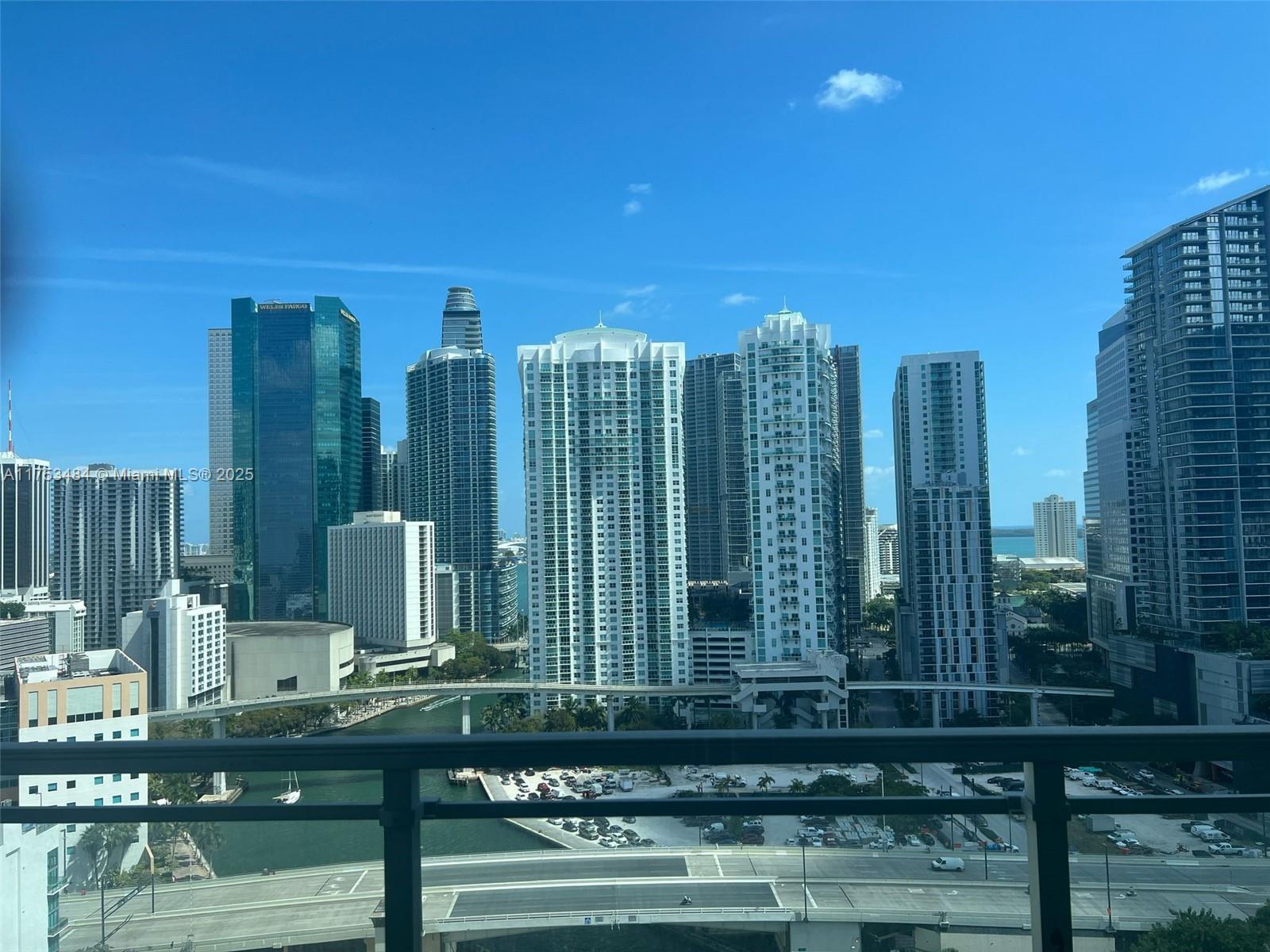 MINT CONDO - Residential