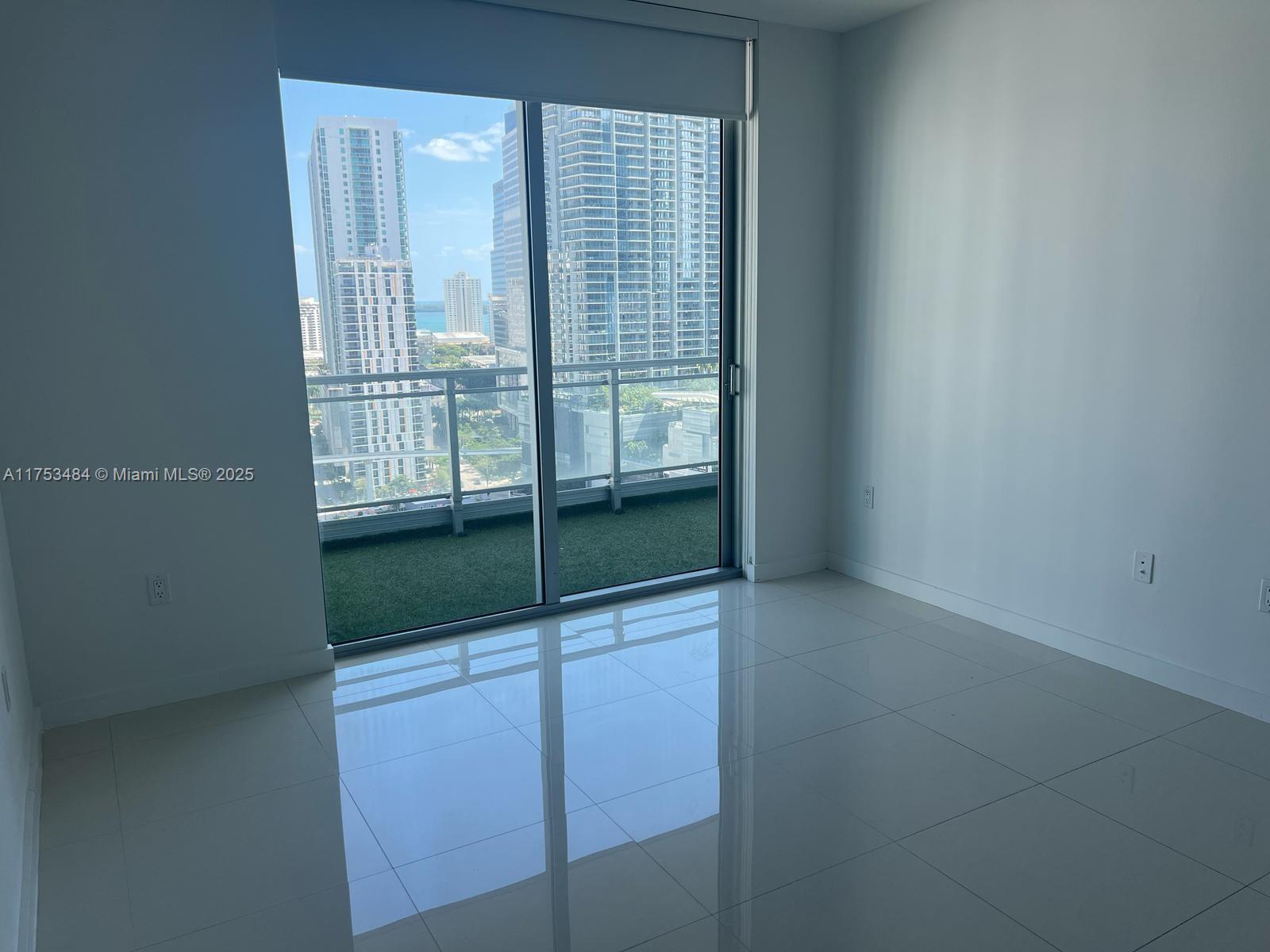 MINT CONDO - Residential