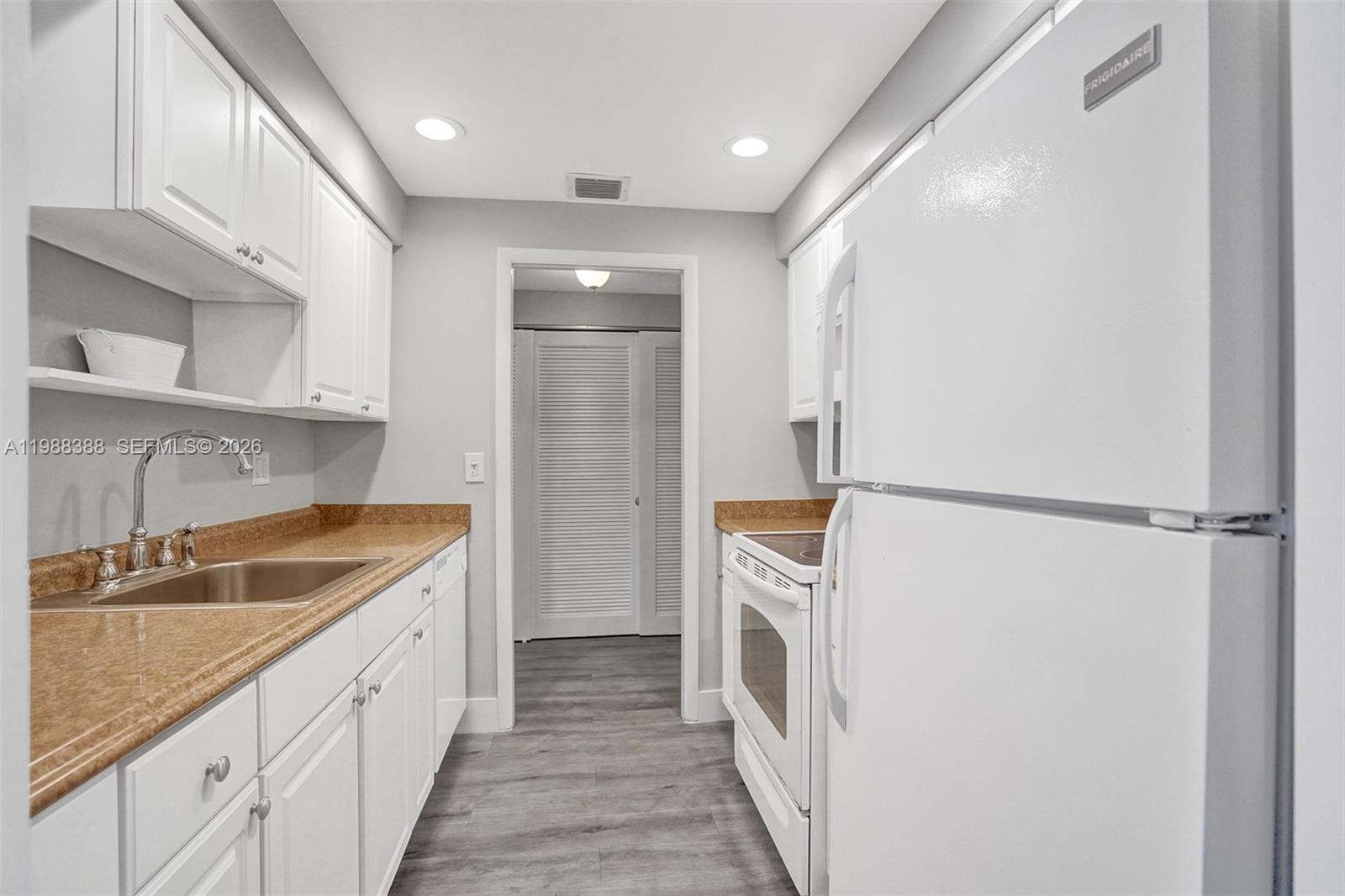 400 N Riverside Dr 214