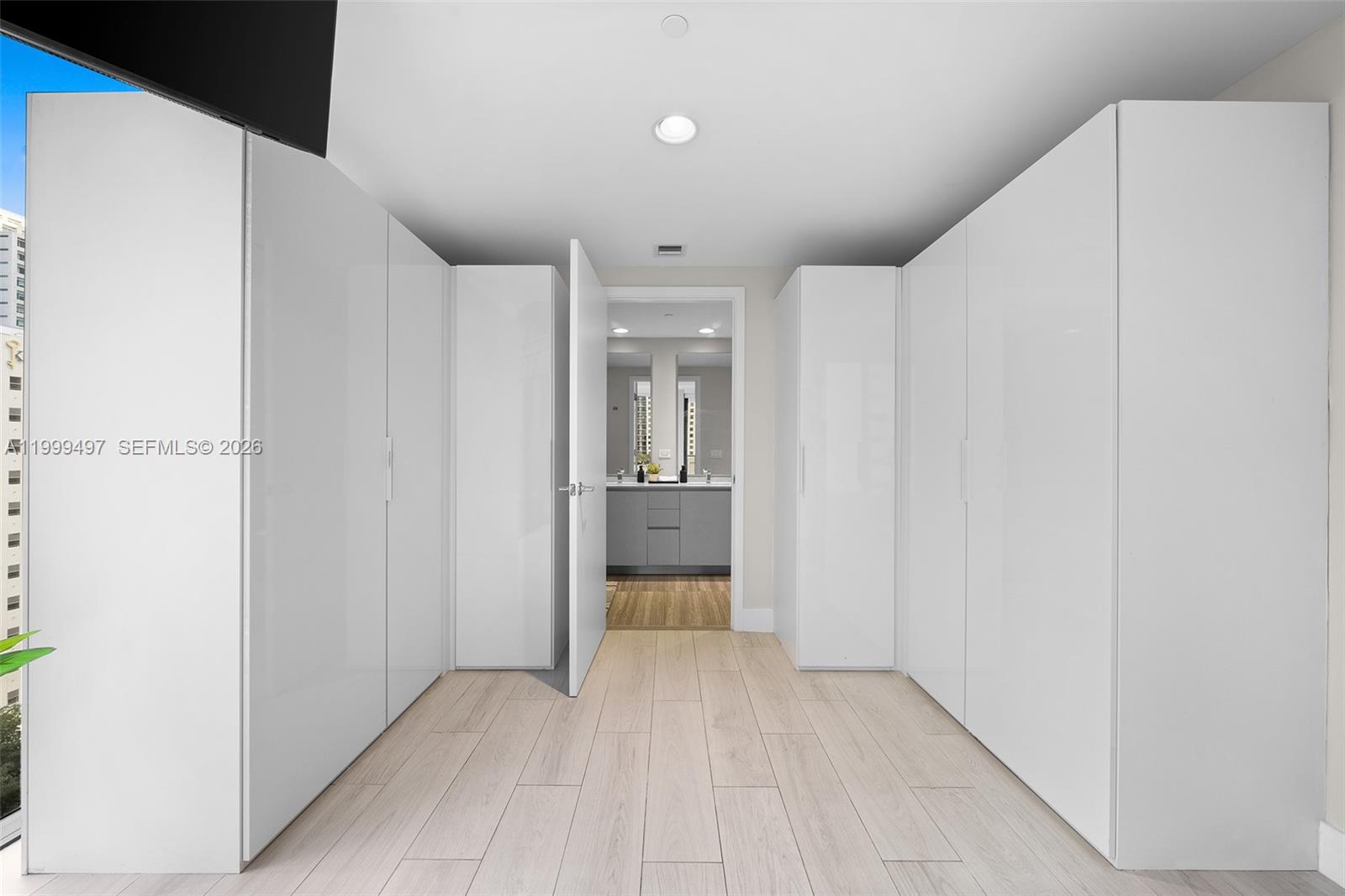 1010 BRICKELL CONDO - Residential Lease