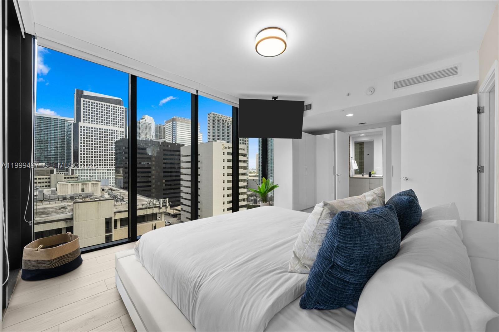 1010 BRICKELL CONDO - Residential Lease