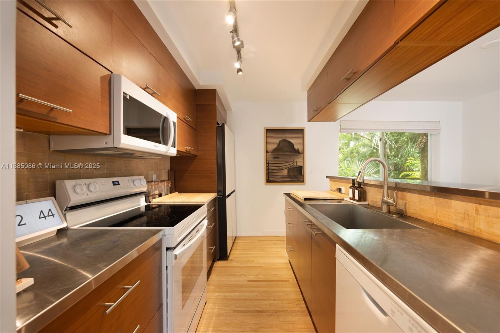 3RD AMD COCONUT GR PK - Residential Lease