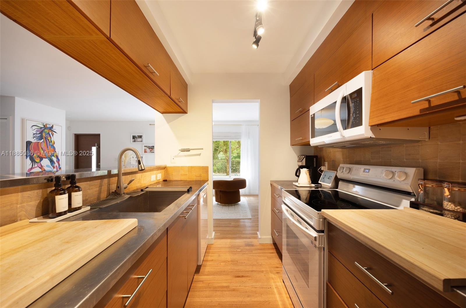 3RD AMD COCONUT GR PK - Residential Lease