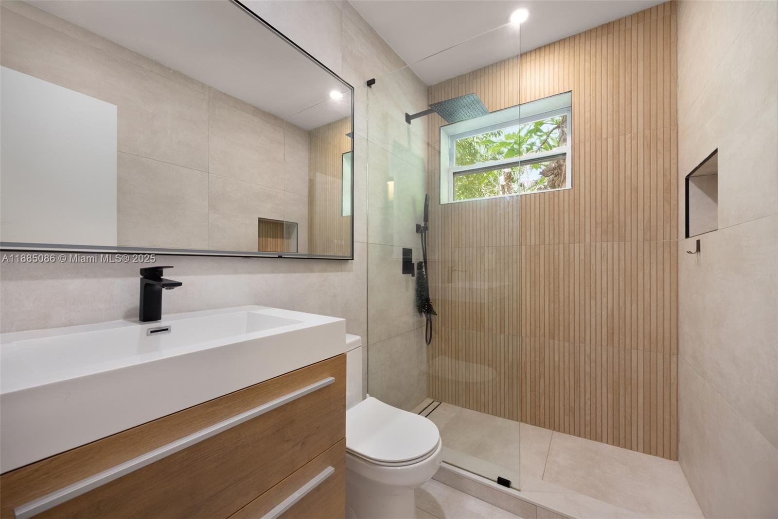 3RD AMD COCONUT GR PK - Residential Lease