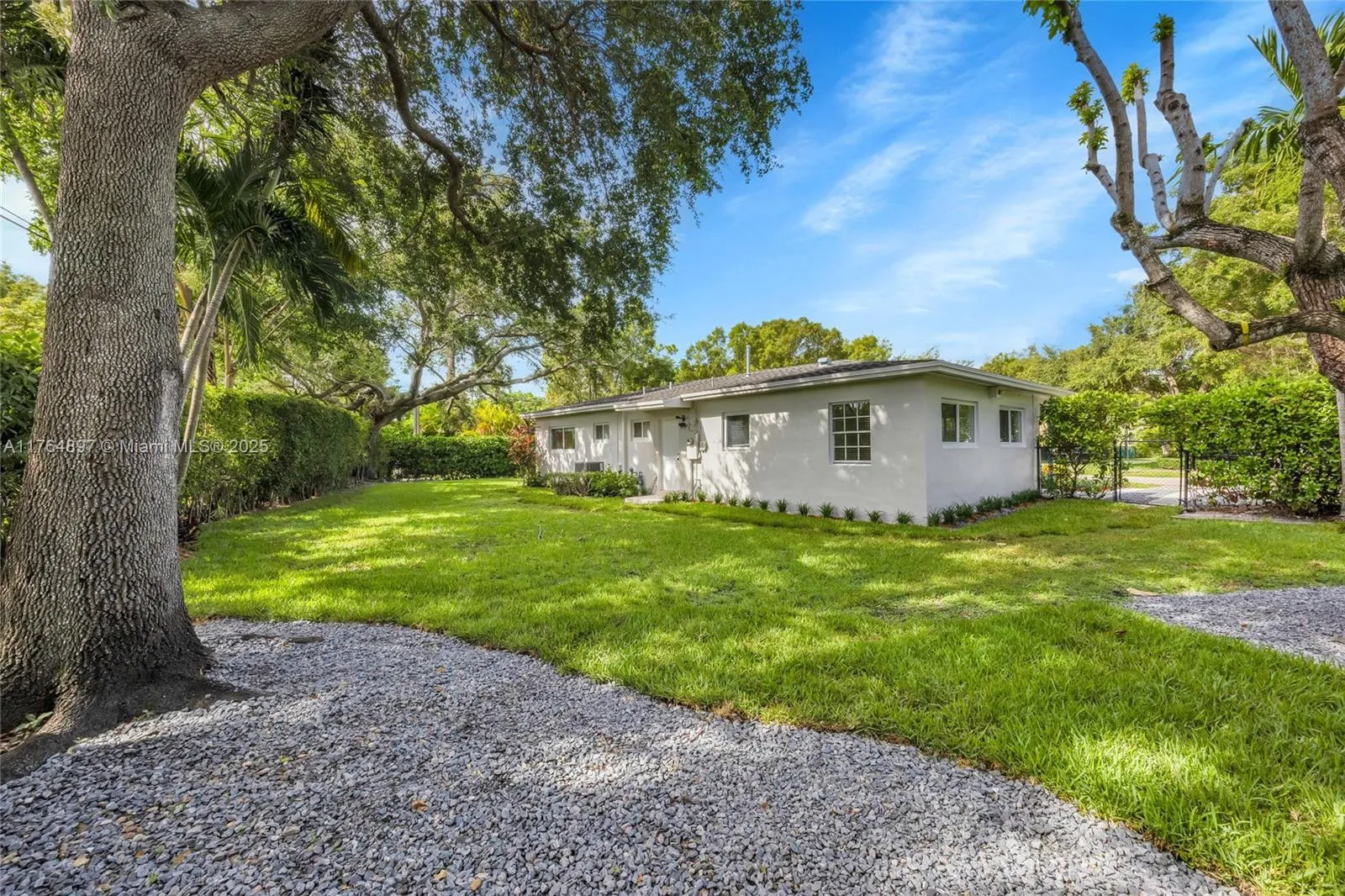 Miami, Florida 33143, United States, 3 Bedrooms Bedrooms, ,2 BathroomsBathrooms,Residential,Pending,88875