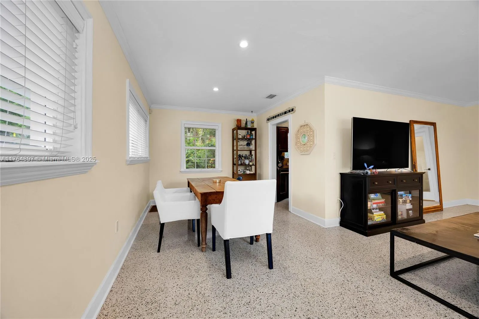 Miami, Florida 33143, United States, 3 Bedrooms Bedrooms, ,2 BathroomsBathrooms,Residential,Pending,88875