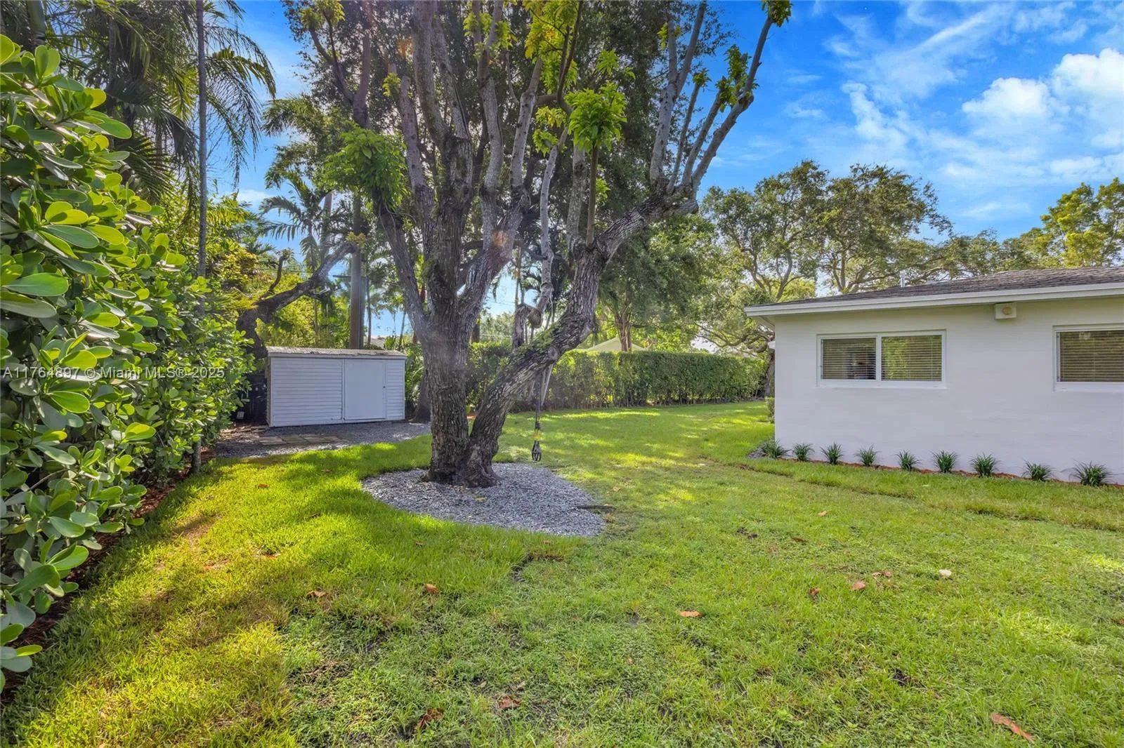 Miami, Florida 33143, United States, 3 Bedrooms Bedrooms, ,2 BathroomsBathrooms,Residential,Pending,88875