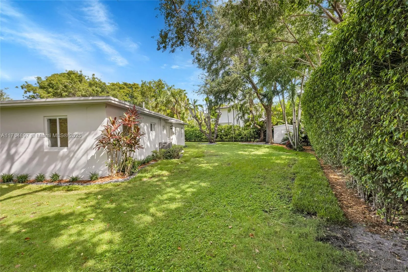 Miami, Florida 33143, United States, 3 Bedrooms Bedrooms, ,2 BathroomsBathrooms,Residential,Pending,88875