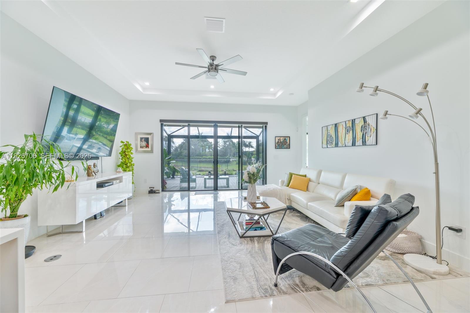 BANYAN CAY RESORT - Residential Lease