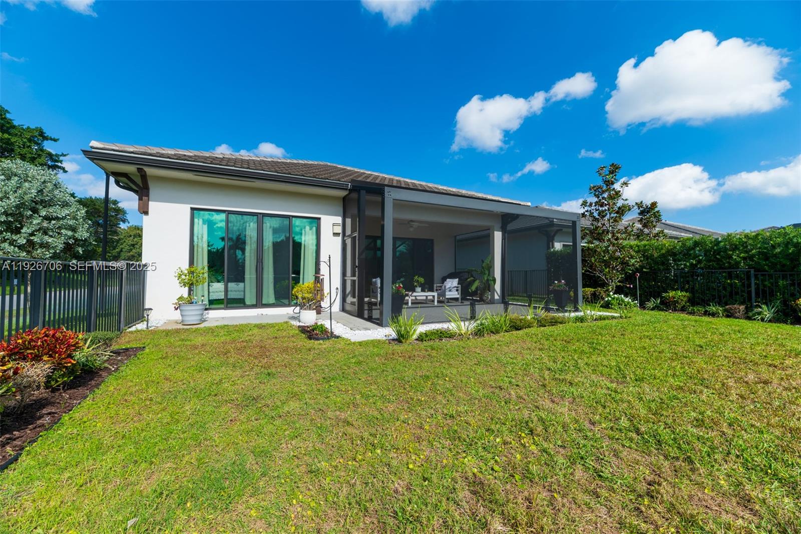 BANYAN CAY RESORT - Residential Lease