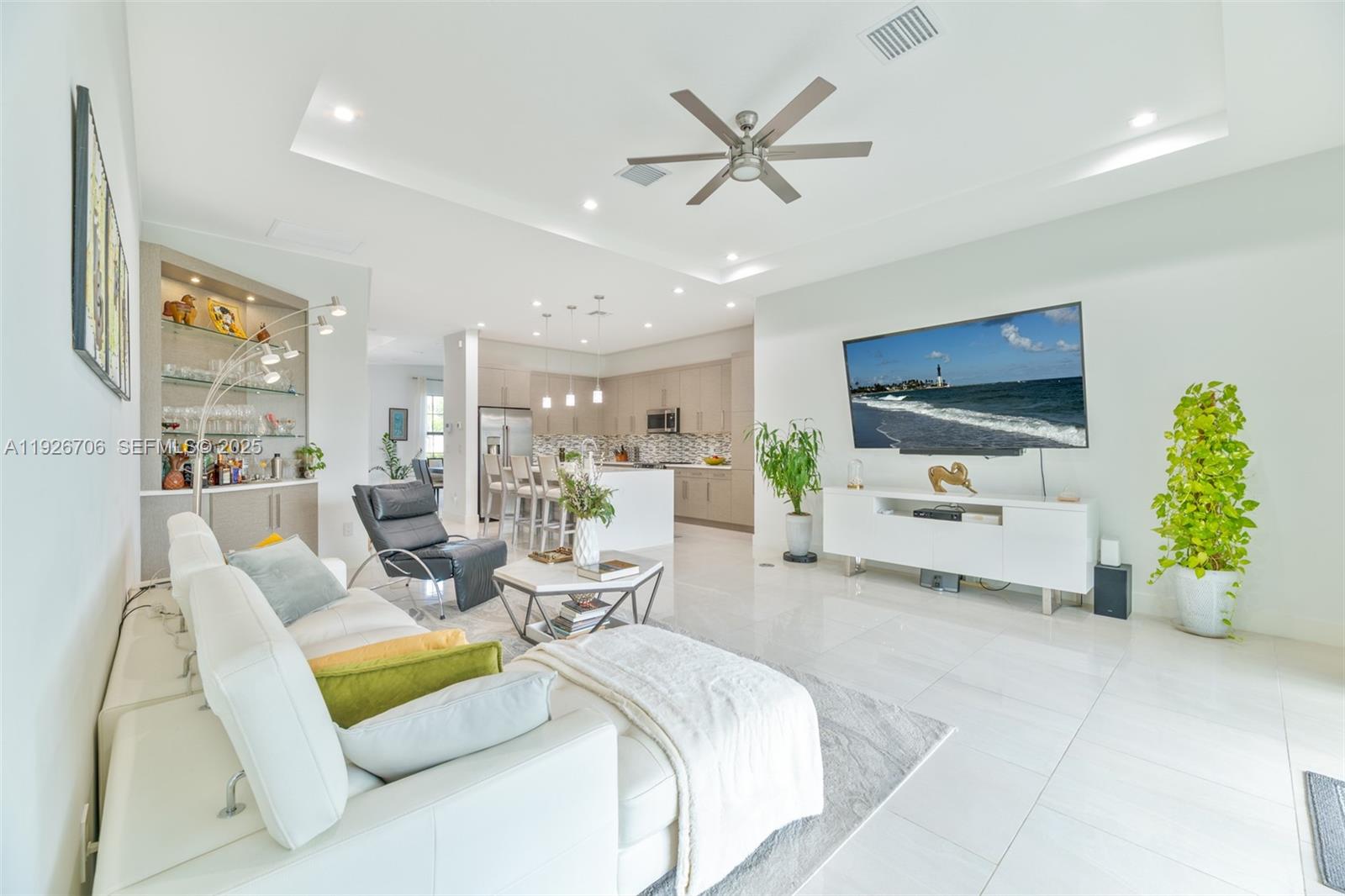 BANYAN CAY RESORT - Residential Lease