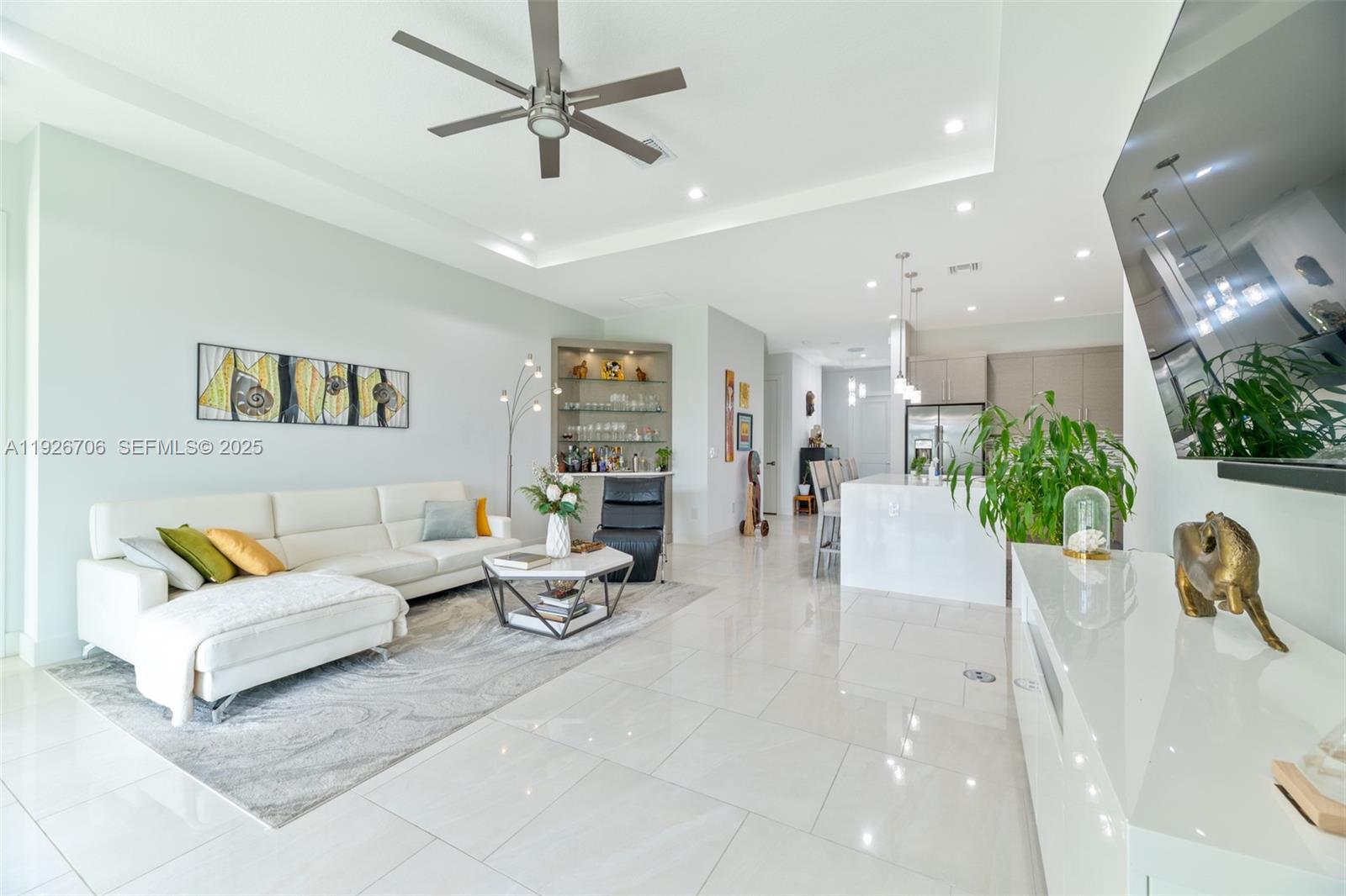 BANYAN CAY RESORT - Residential Lease