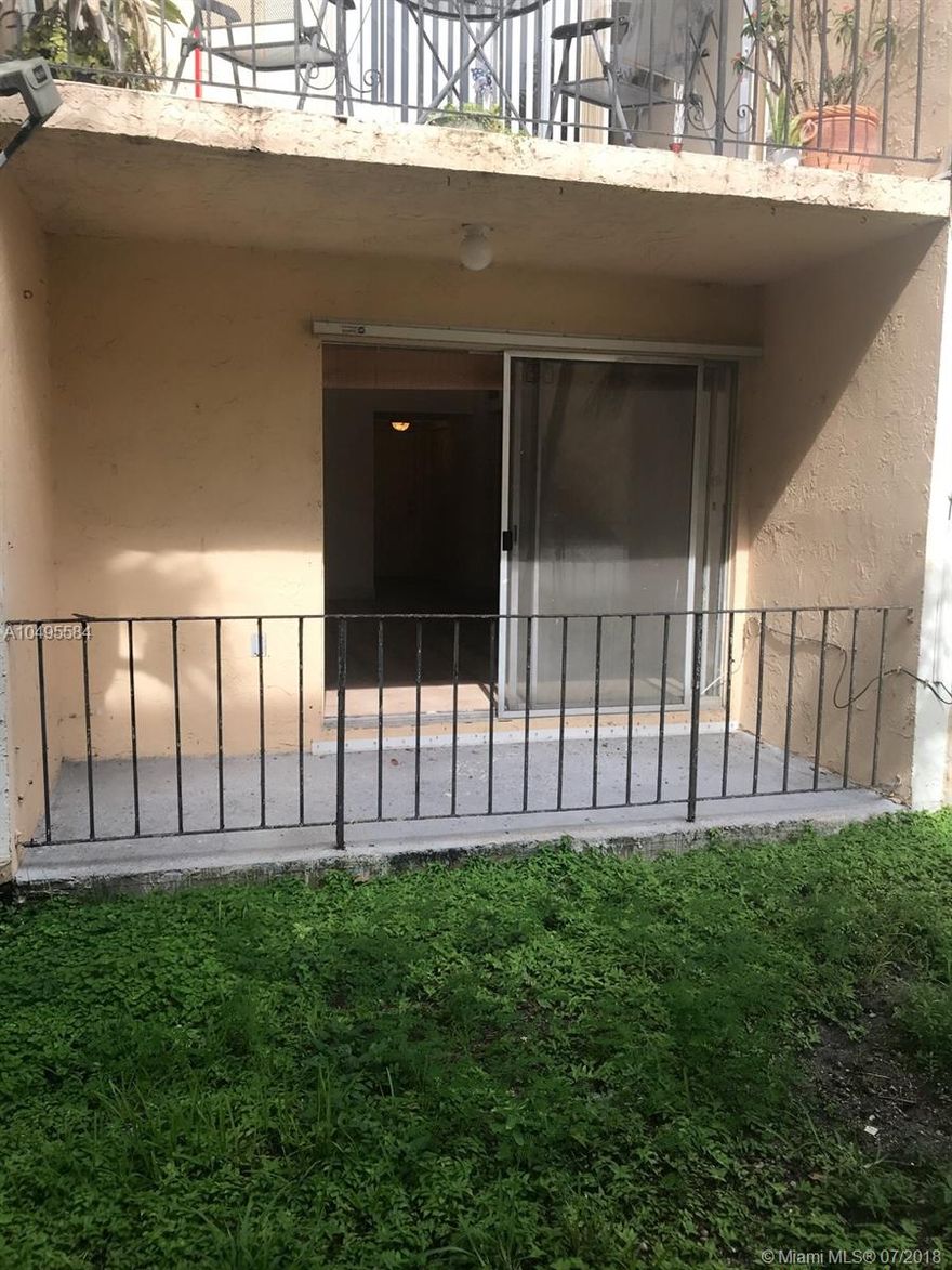 Spacious unit on 1st floor, in unit washer and dryer. Balcony with access to the gardens. Great opportunity, centrally located behind Gus Machado Ford, close to restaurants and shopping. Access to mayor highways. Spacious bathroom with huge bedroom. Seller motivated!